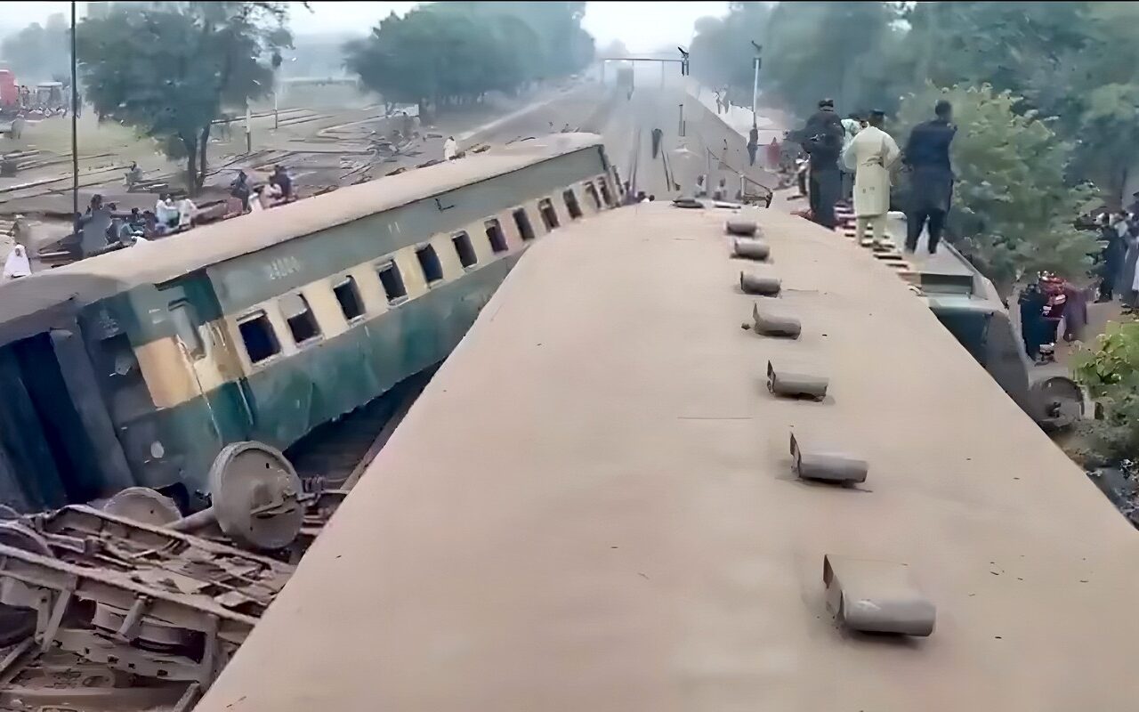 باكستان.. مقتل 5 أشخاص وإصابة 30 بحادث قطار