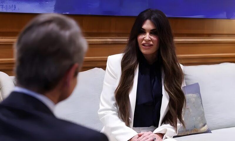 سفيرة واشنطن لدى أثينا تستقيل من منصبها بعد فضيحة مراسلات