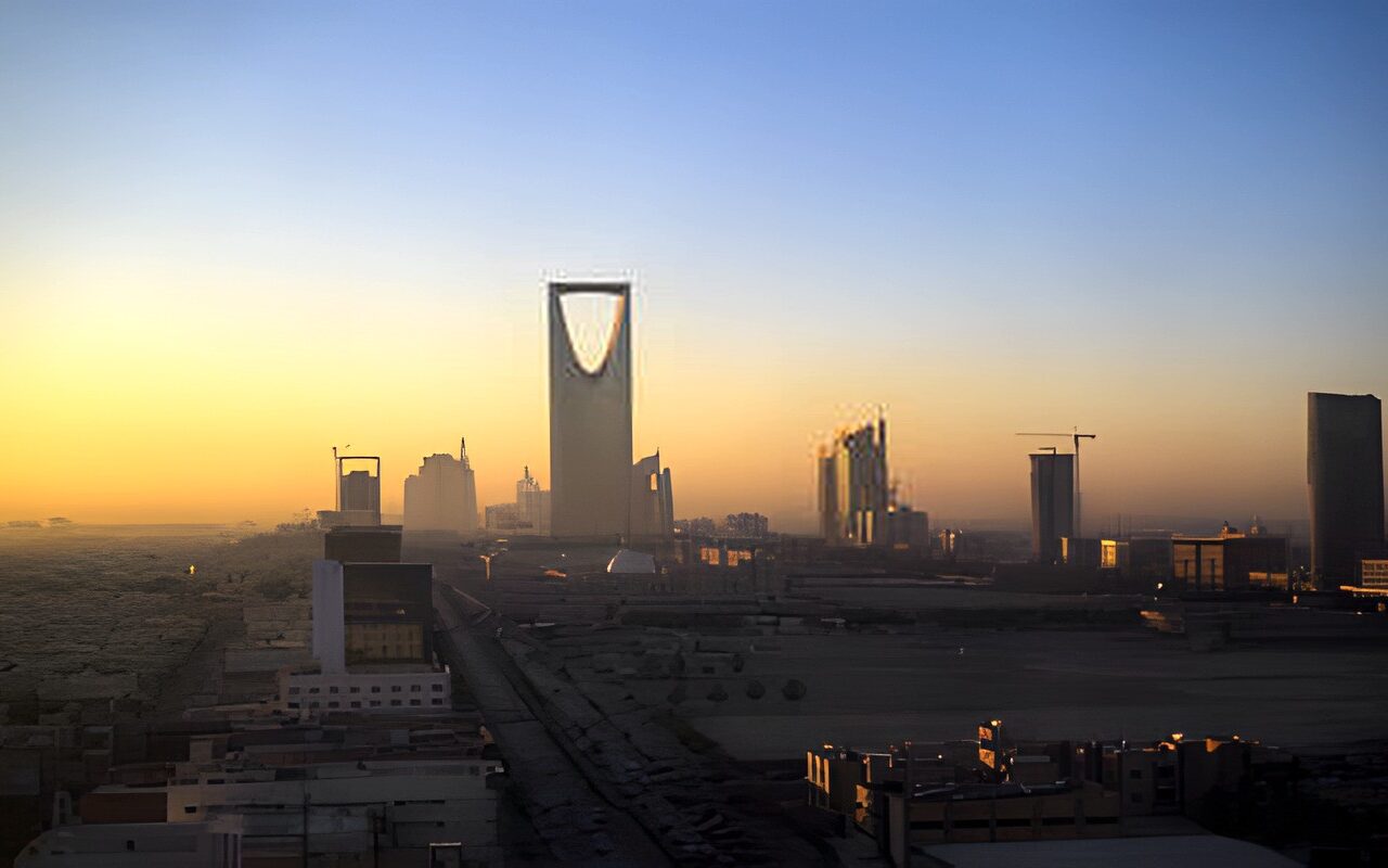 بيان سعودي عن حصيلة الضحايا والأضرار بعد سقوط شظايا صاروخين “كروز” في الرياض