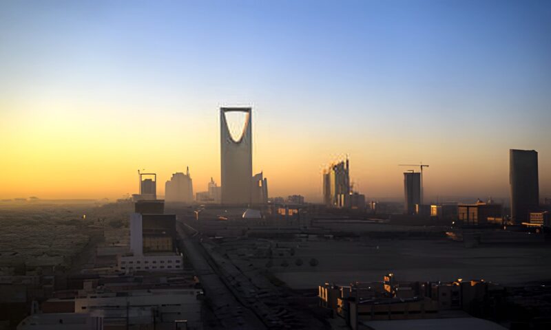 بيان سعودي عن حصيلة الضحايا والأضرار بعد سقوط شظايا صاروخين “كروز” في الرياض