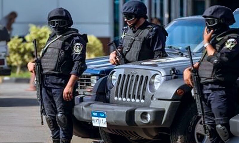 تفاصيل القبض على مسؤولين كبار في مصر بتهمة الفساد
