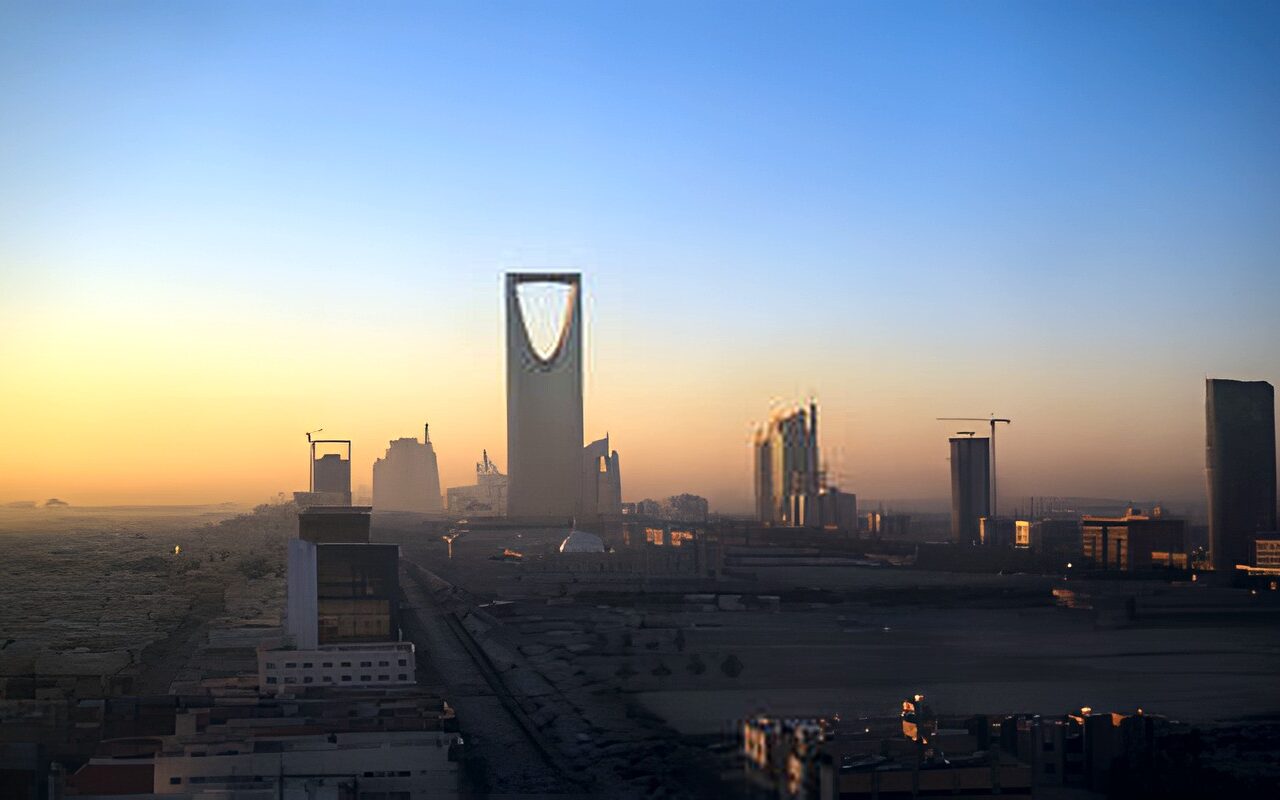 الأمير عبد الرحمن بن مساعد يرد على منشور يهاجم السعودية وعلاء مبارك يدخل على الخط
