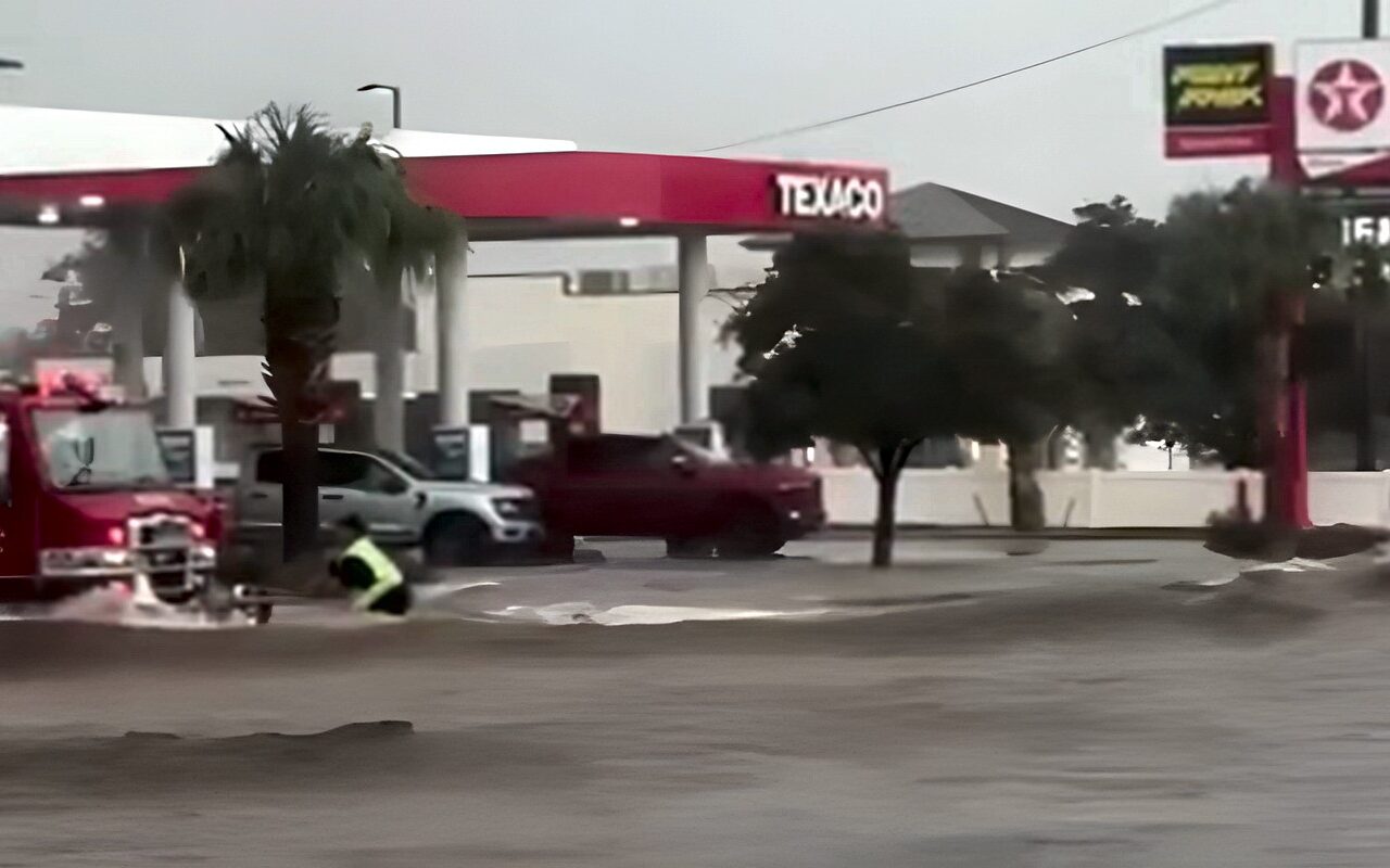 سيول عارمة وإغلاق طرق واسع في غرب تكساس