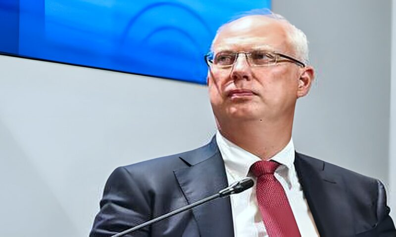 دميترييف: جهود إرساء السلام في أوكرانيا ستكتسب زخما مع تراجع دور زيلينسكي