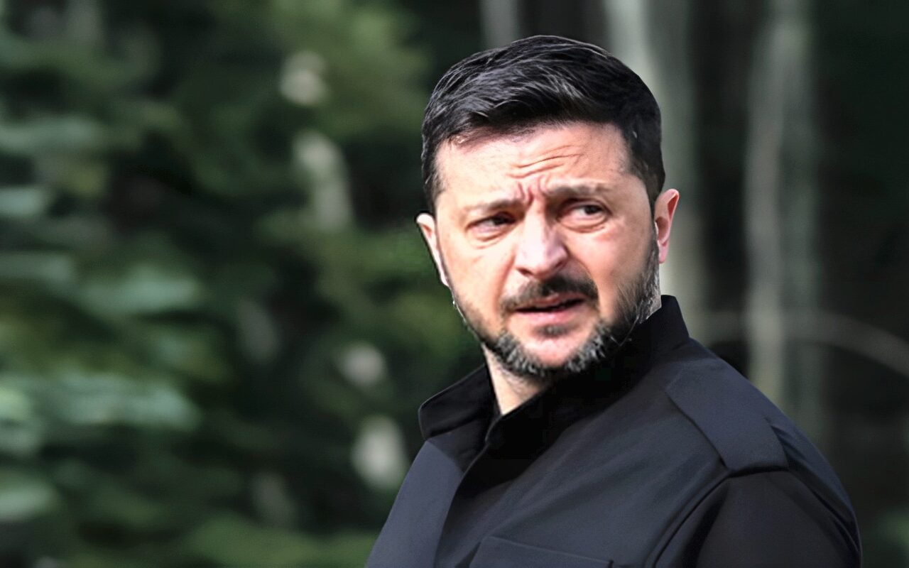 سيناتور روسي: زيلينسكي سيماطل في إجراء انتخابات ثم يلوذ بالفرار من أوكرانيا