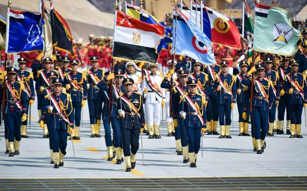 بعد تصريحات السيسي.. خبير قانوني يوضح “شرعية” تدخل مصر عسكريا في السعودية