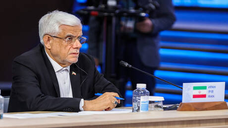 نائب الرئيس الإيراني يتهم نظام كييف بتأجيج الاضطرابات في شمال بلاده بضرباتها على “شريان حيوي”