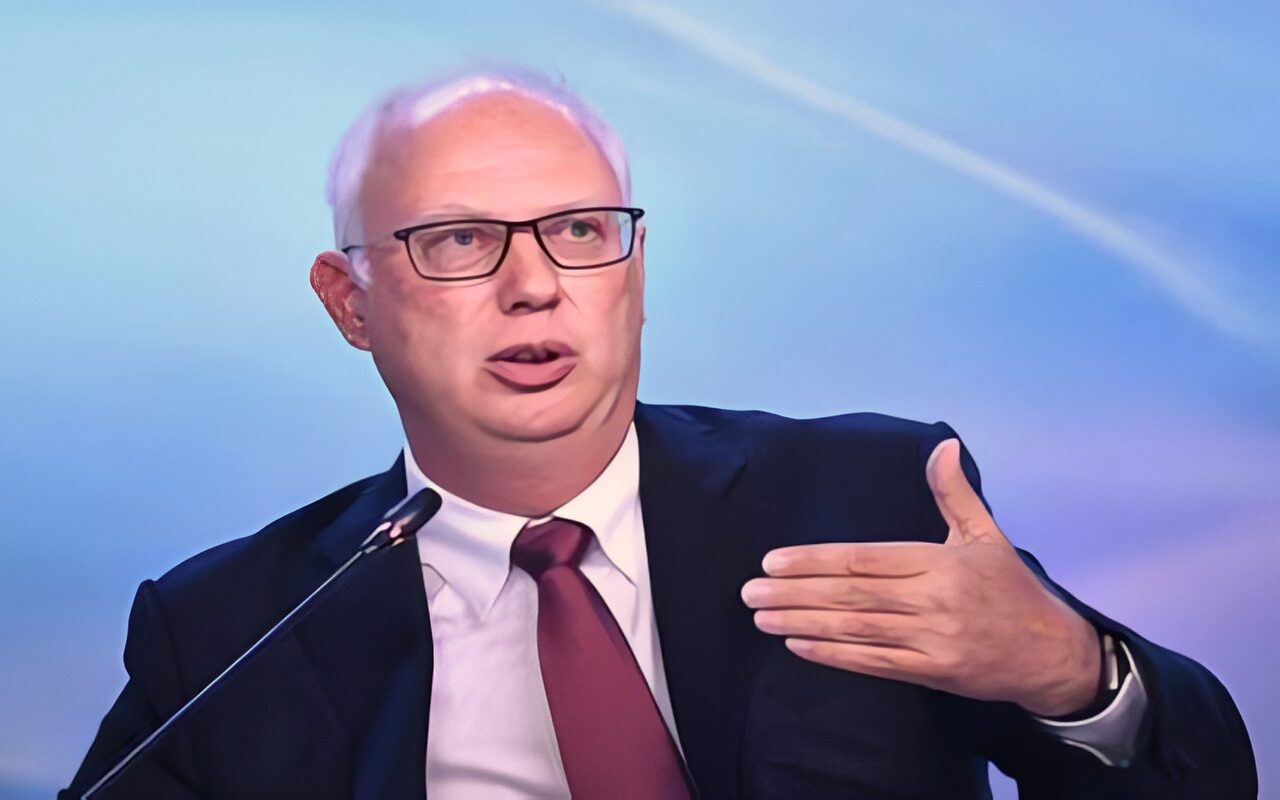 دميتريف: أزمات الهجرة والطاقة تتجاوز قدرة بيروقراطيي الاتحاد الأوروبي على حلها