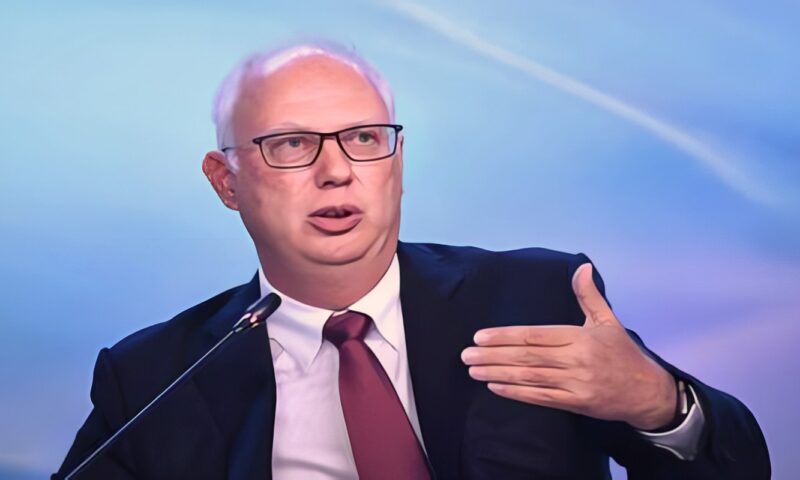 دميتريف: أزمات الهجرة والطاقة تتجاوز قدرة بيروقراطيي الاتحاد الأوروبي على حلها