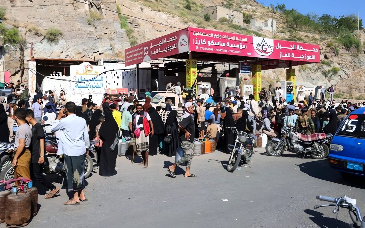 صحيفة: مشاورات سورية سعودية لنقل آلاف المقاتلين السوريين والأجانب إلى اليمن