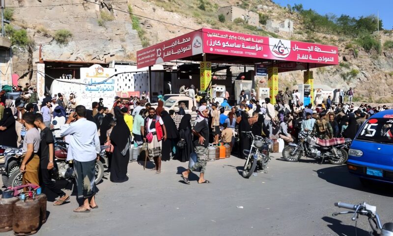 صحيفة: مشاورات سورية سعودية لنقل آلاف المقاتلين السوريين والأجانب إلى اليمن
