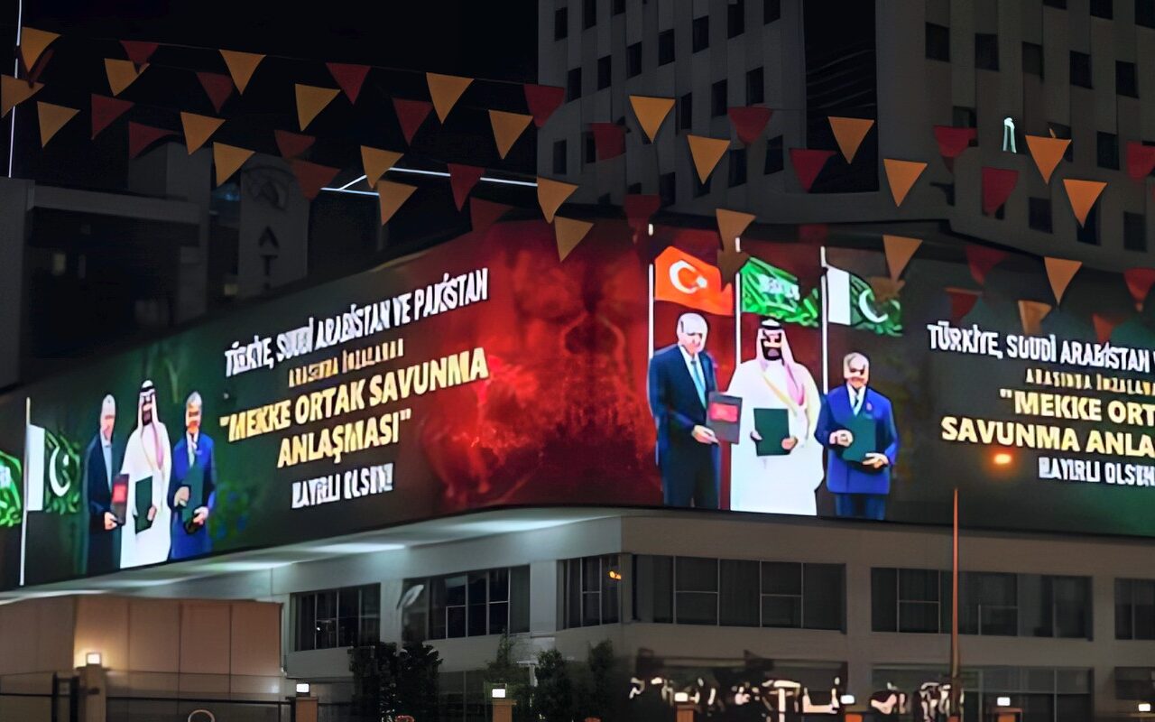 حزب أردوغان يتهم المعارضة التركية بنشر أكاذيب واستفزازات عن “حلف مكة” والتدخل العسكري مع السعودية