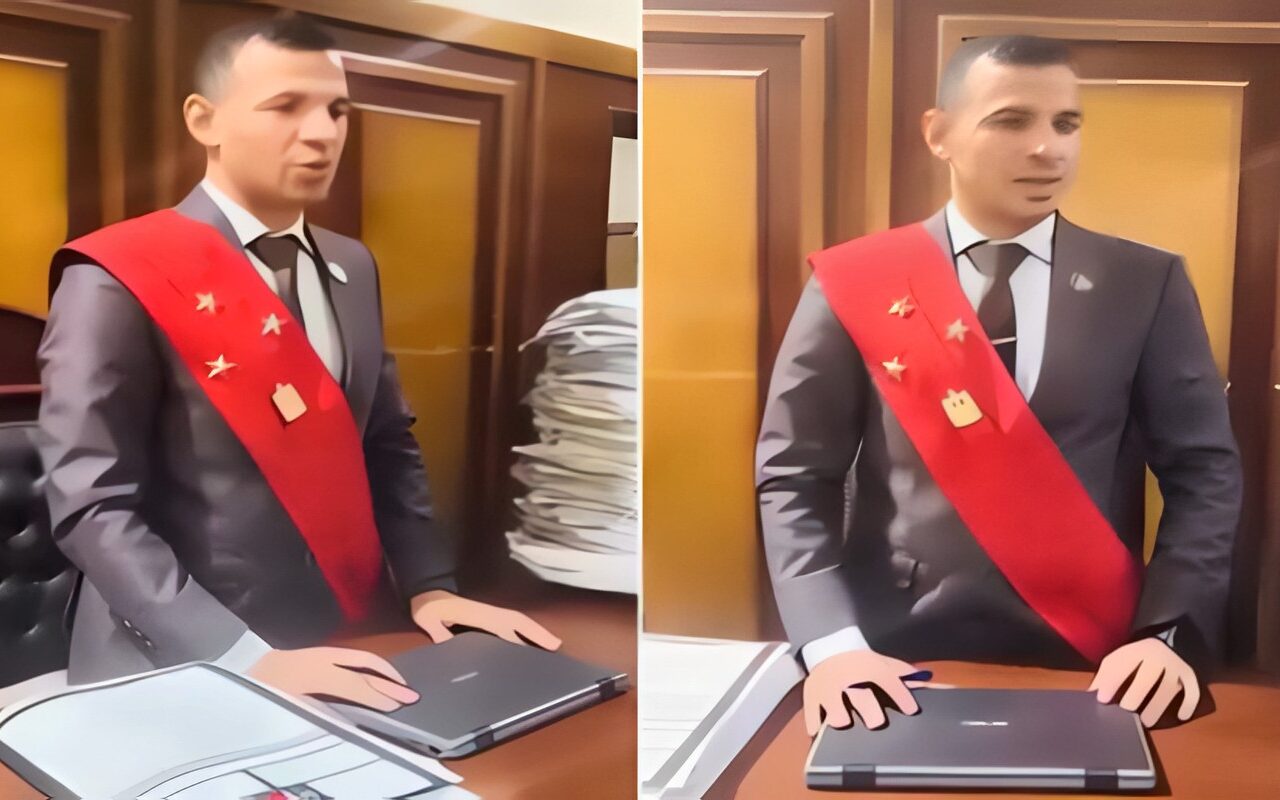 القاضي المزيف خلف القضبان.. السجن 10 سنوات بحق متهم “تريند المحاكم”