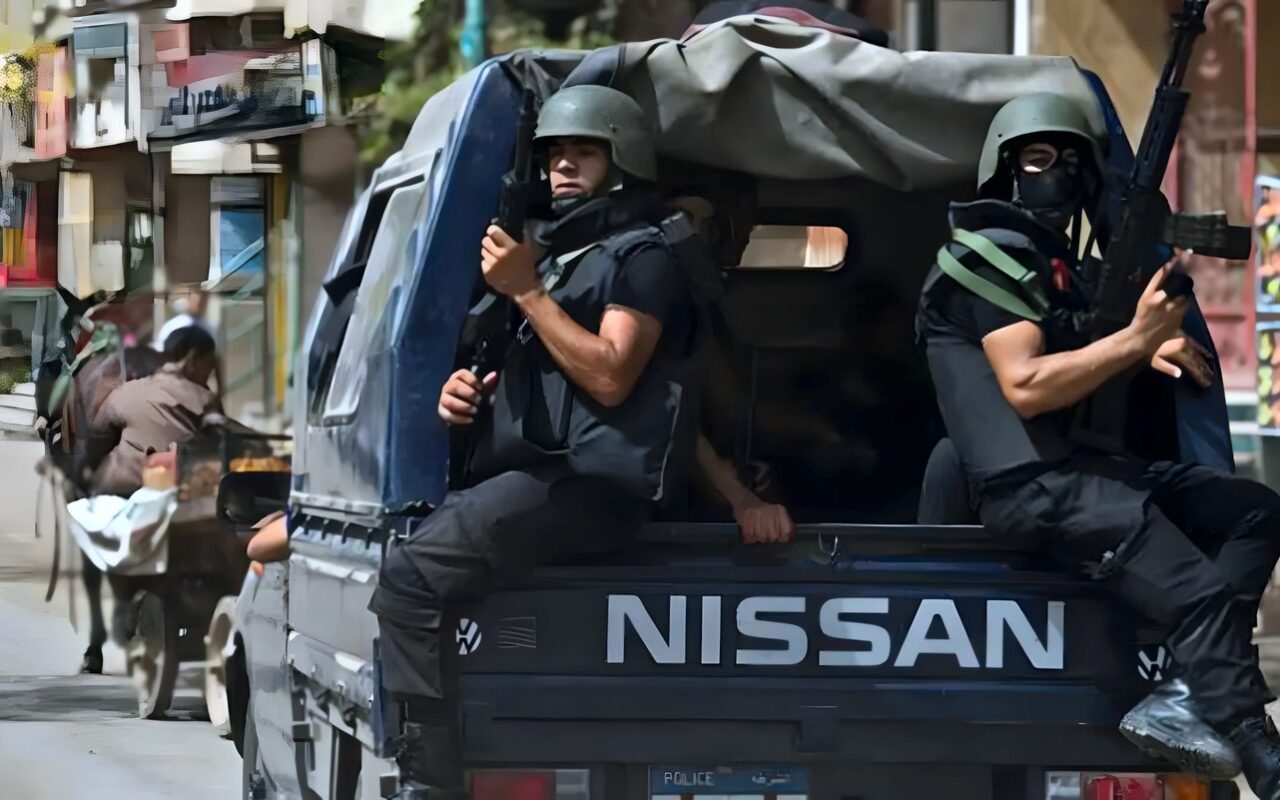 “سيدة تهرب شباب مصر للخارج”.. الداخلية تكشف تفاصيل شبكتين لغسيل 115 مليون جنيه