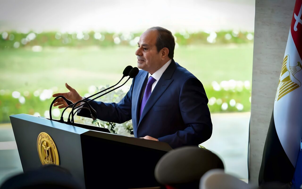 السيسي يحدد دور القاهرة في الدفاع عن السعودية وموقفها من شن الجيش المصري هجمات على اليمن