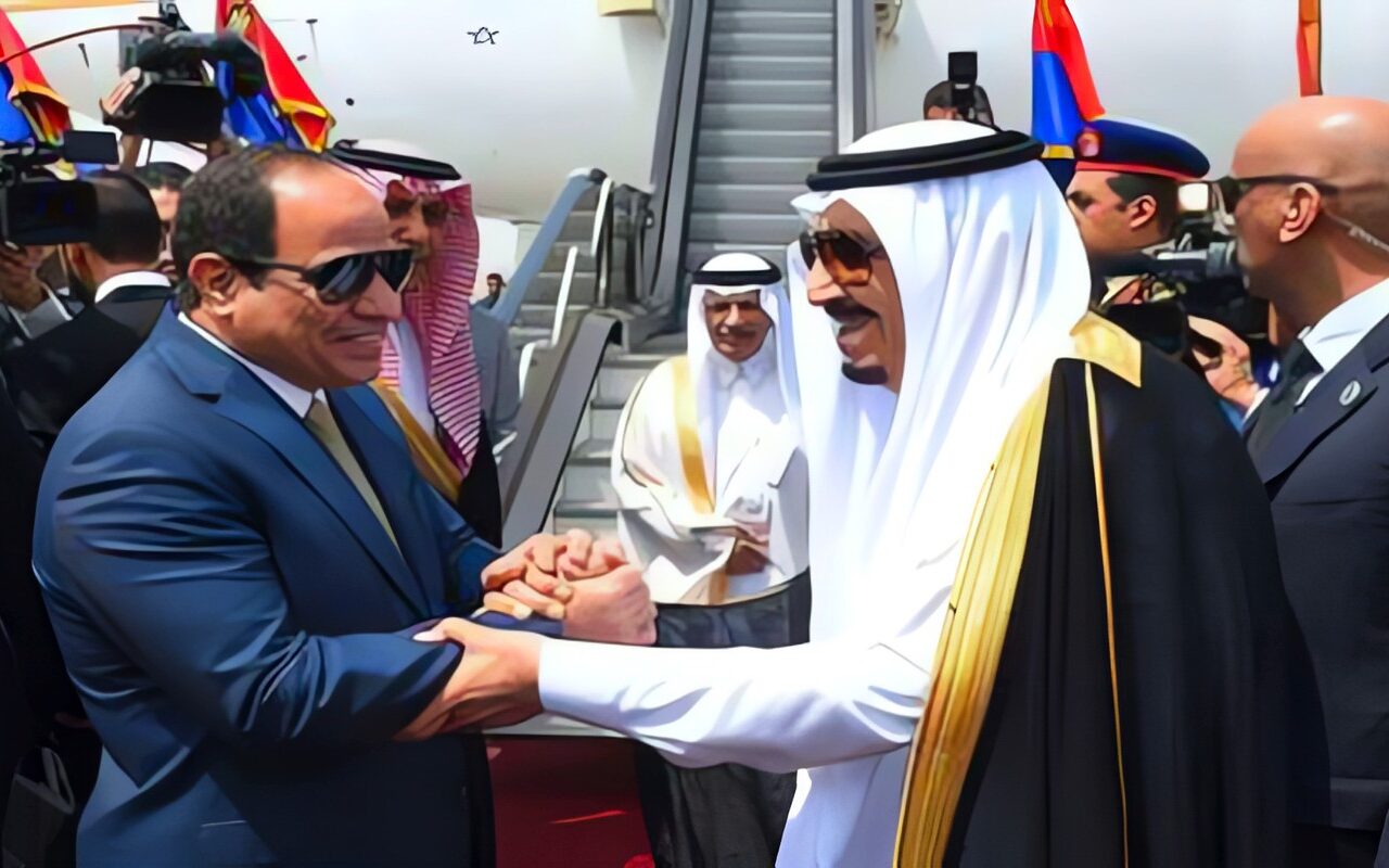 بعد تحرك مصري لدعم دفاع السعودية.. رسالة من السيسي تصل للملك سلمان