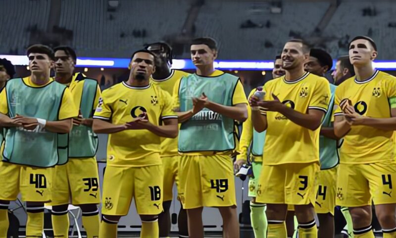 بعد الفوز على صباح.. لاعبو دورتموند يمتنعون عن الاستحمام في ملعب باكو