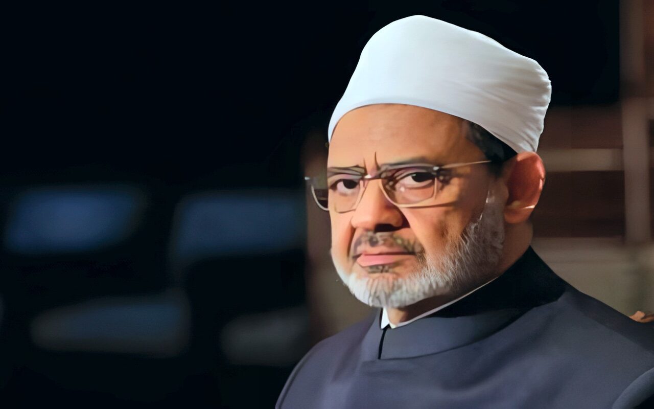 شيخ الأزهر يصدر بيانا بعد استهداف مطار الملك فهد بالسعودية
