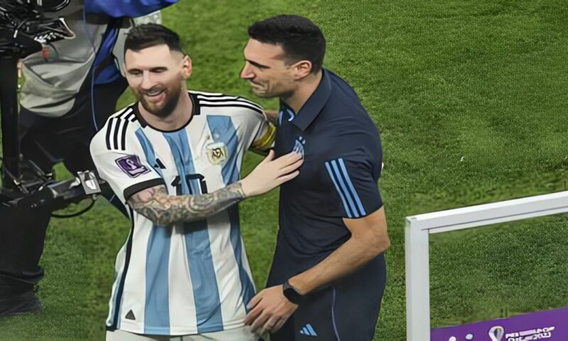 بعد اعتزال ميسي.. سكالوني يحسم مستقبله مع منتخب الأرجنتين