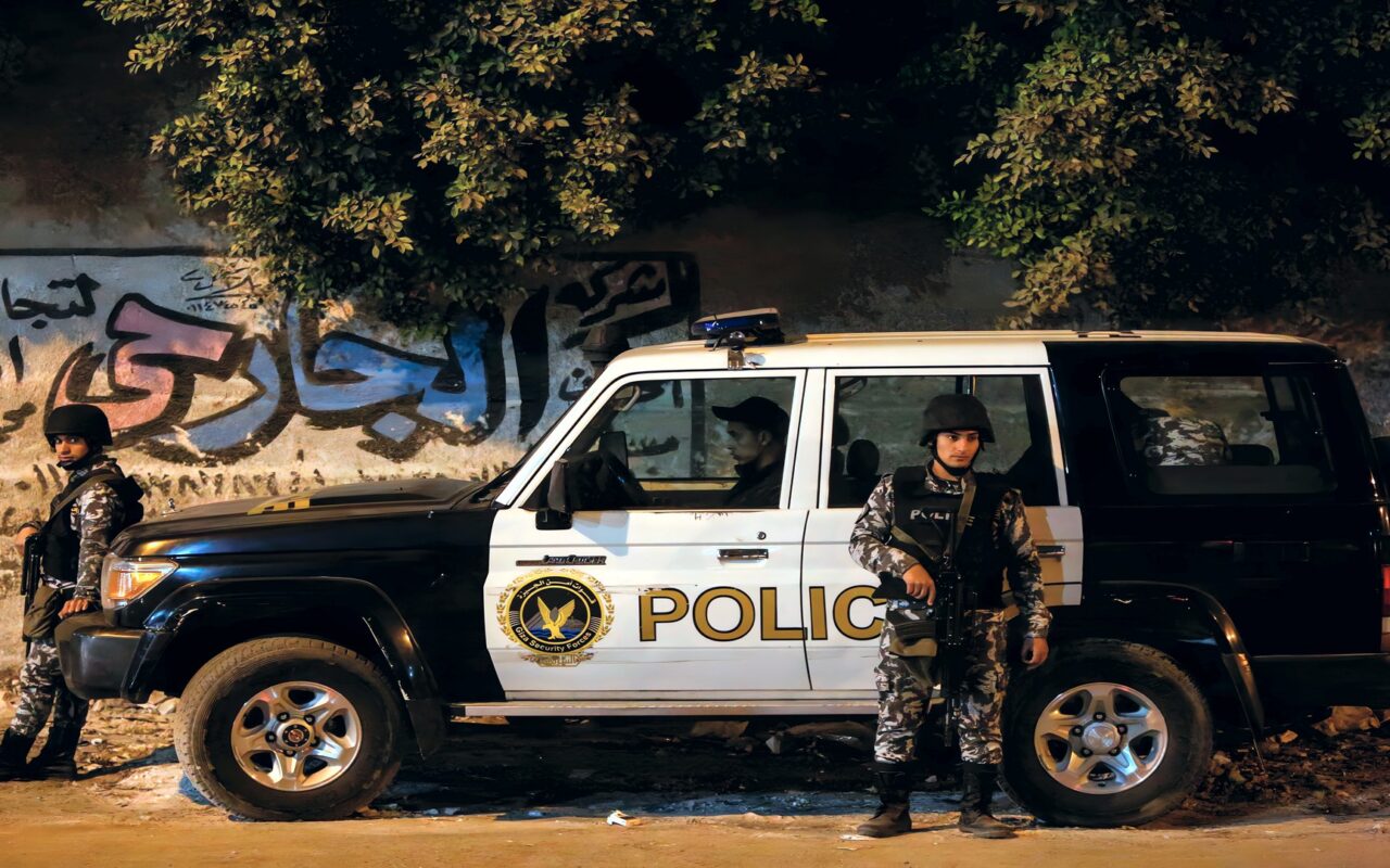 مصر.. الداخلية تنهي خدمة أحد أفرادها بسبب فيديو متداول