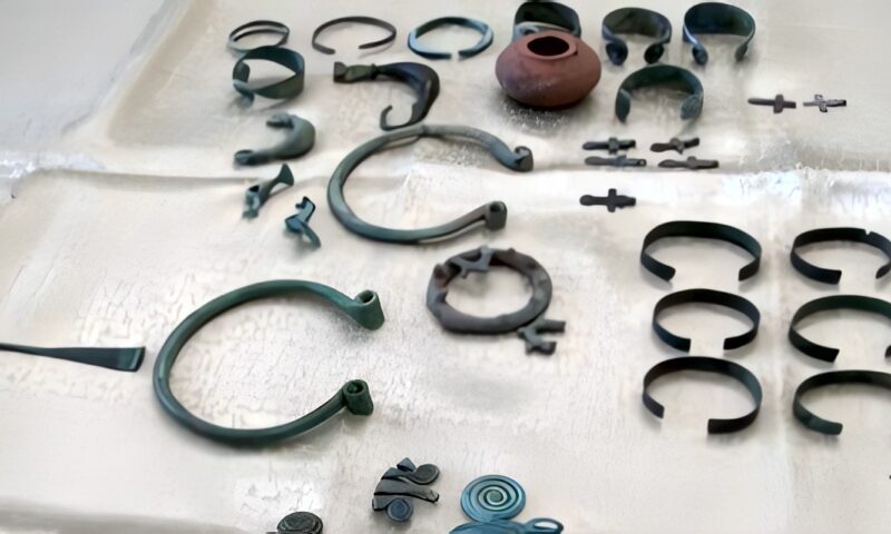 روسيا.. ضبط 74 قطعة أثرية أعدت للتهريب إلى فرنسا وبريطانيا في طرود بريدية