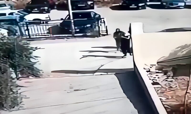 كاميرات المراقبة توثق لحظة هجوم مسلحين على كنيسة في الكرك بالأردن