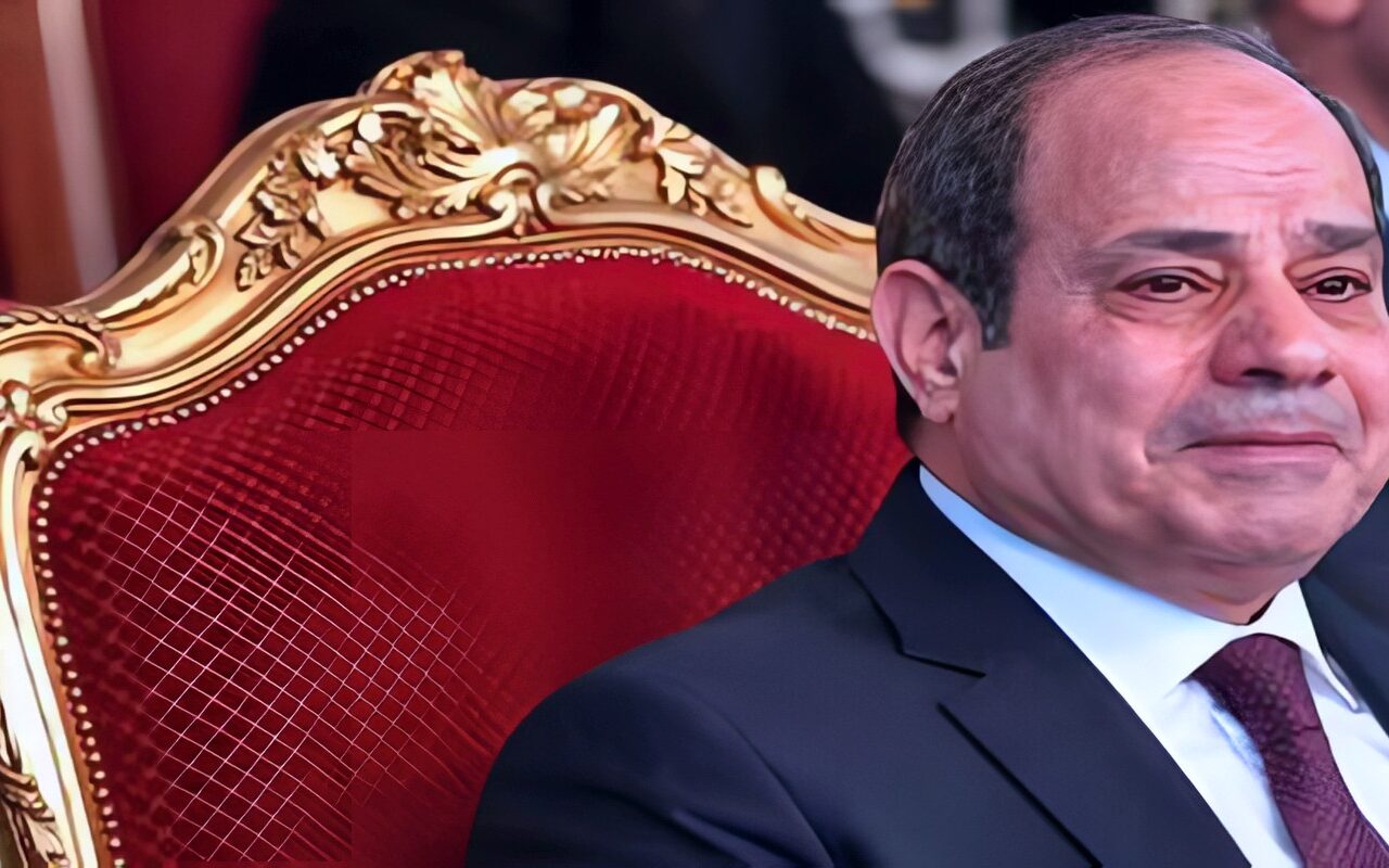 مشهد مؤثر يجمع السيسي ومدبولي بعد كلمات طفل عن سنوات الحرمان (فيديو) 