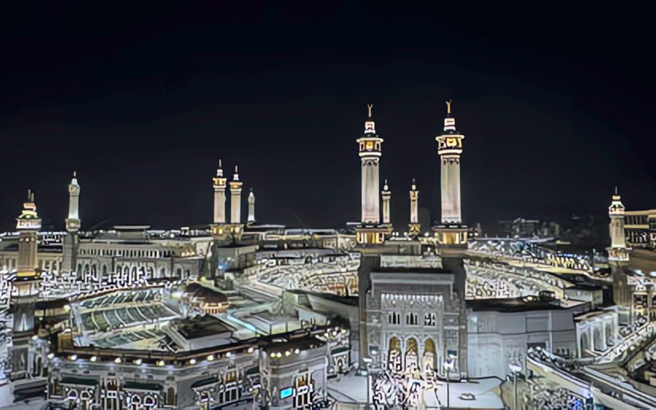 سقوط شظايا في مكة والمدينة جراء اعتراض صاروخين باليستيين أطلقهما الحوثيون