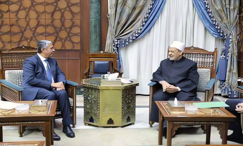 بعد ترحيب الحوثيين.. سفارة اليمن تدعو الأزهر إلى التحرك لإنهاء الحرب