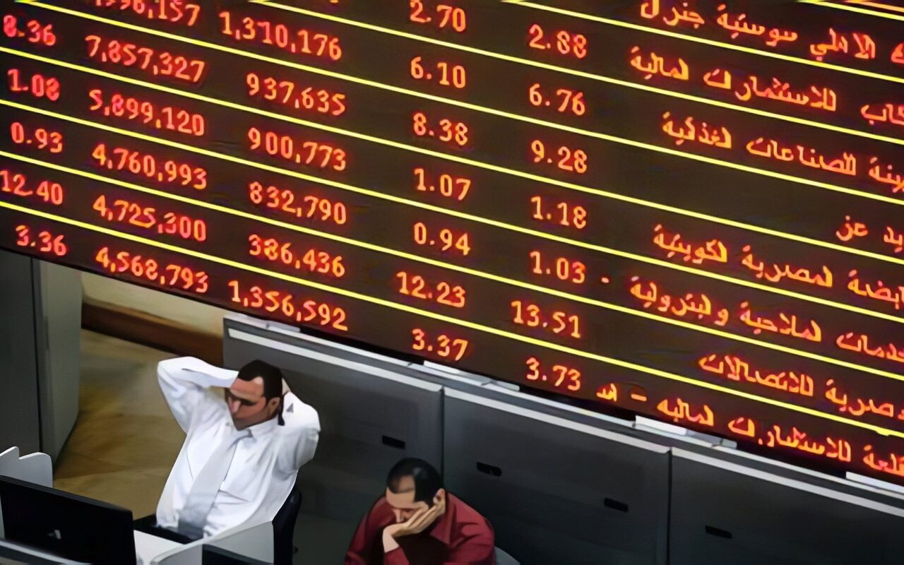 خسائر قياسية وإيقاف للتداول.. سر موجة الهبوط العنيفة للبورصة المصرية