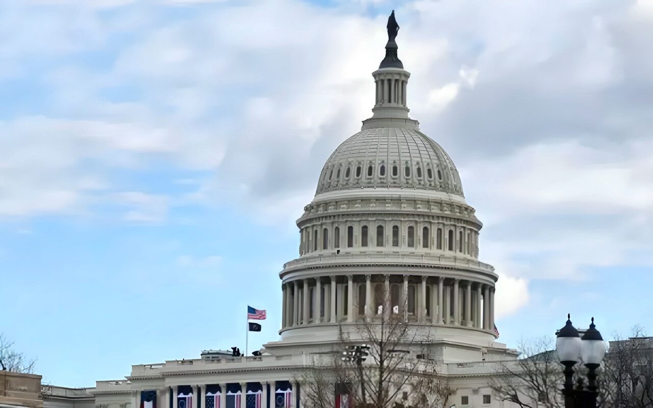 رئيس مجلس النواب الأمريكي: واشنطن على أعتاب مفاوضات ثلاثية بشأن أوكرانيا