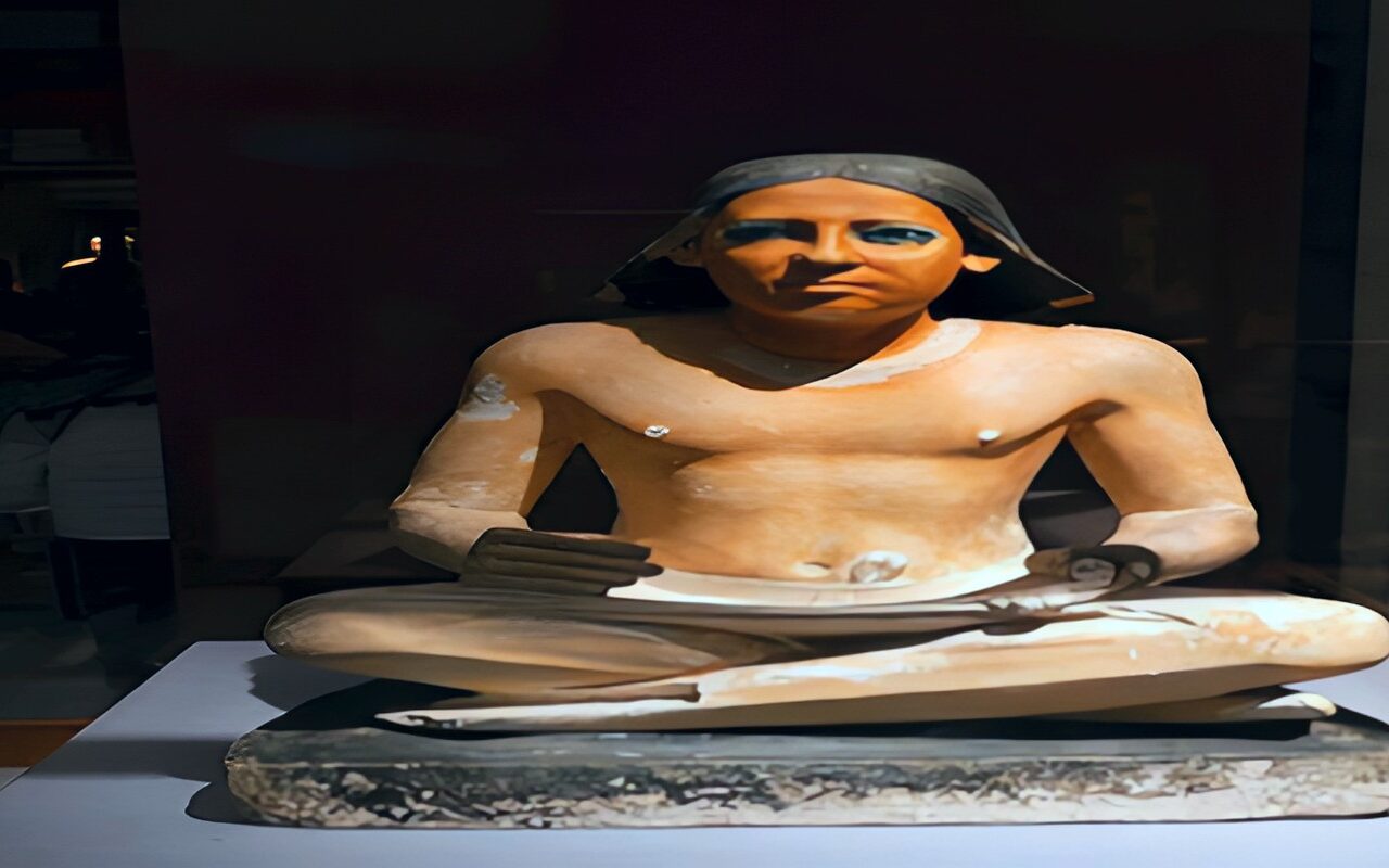 ألبسوه قميصا.. تعديل تمثال فرعوني في المناهج السورية يثير جدلا