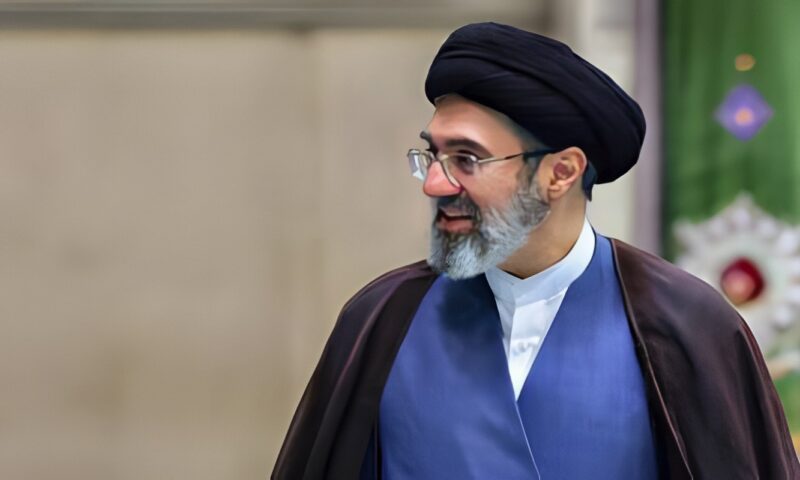 قاليباف يطمئن الإيرانيين على صحة مجتبى خامنئي ويطالبهم بوحدة الصف