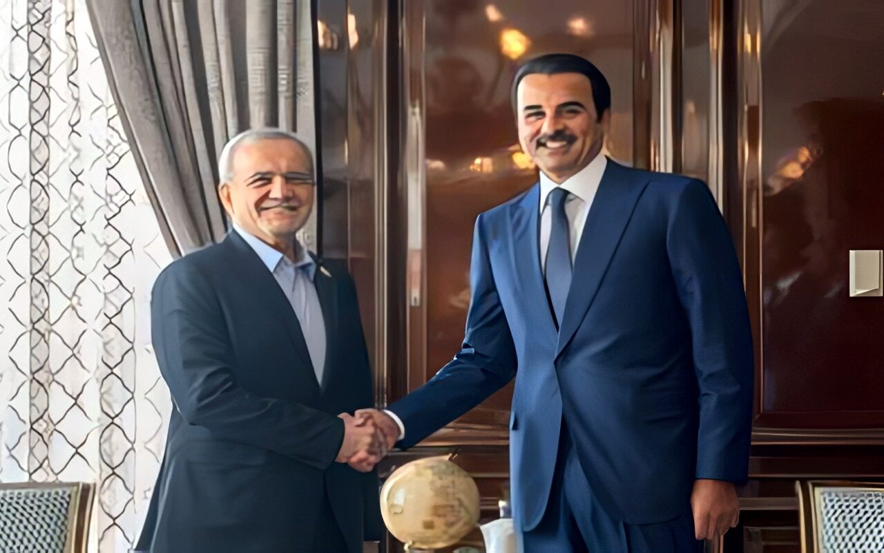 أمير قطر يلتقي الرئيس الإيراني في موسكو