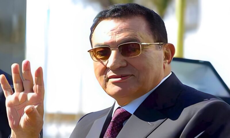 من خذل مبارك؟.. لافروف يروي رواية موسكو عن أيامه الأخيرة في الحكم وحبسه