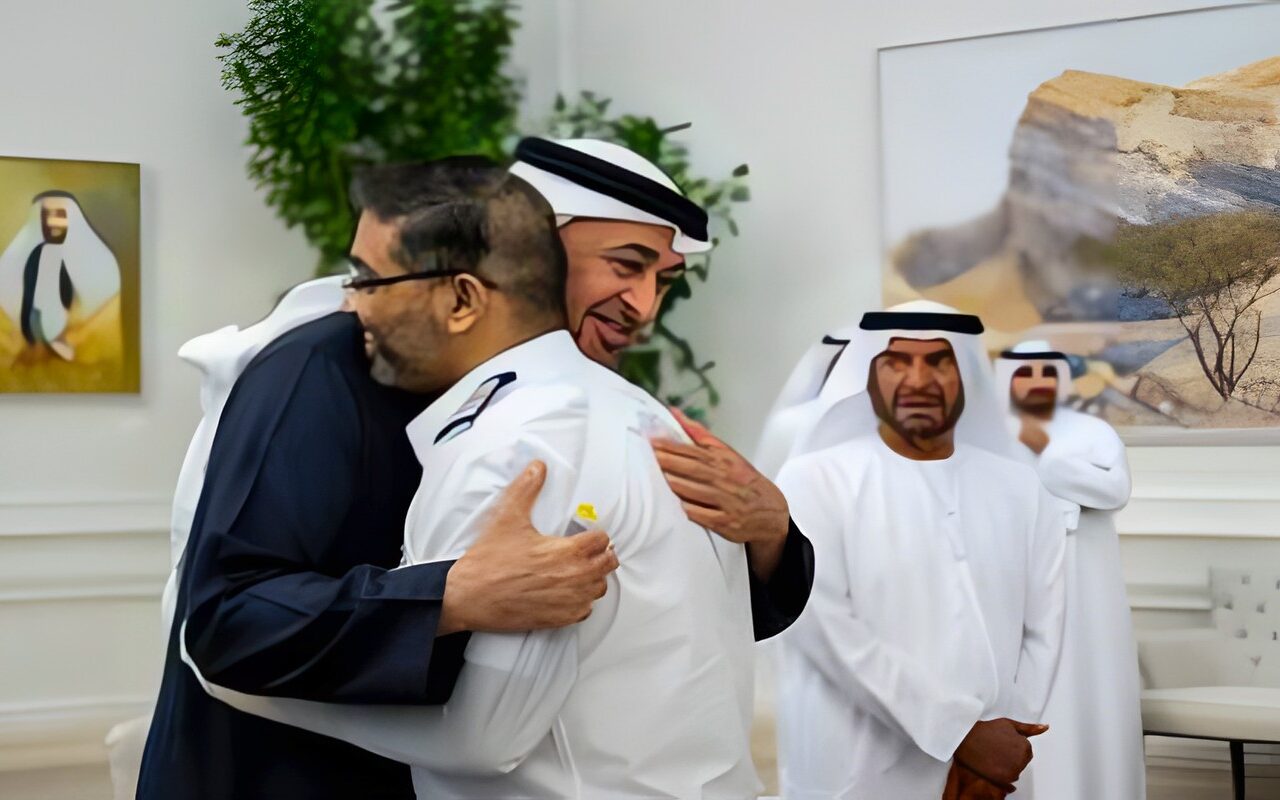 بعد محاولة الاختطاف.. رئيس الإمارات يكرم طاقم رحلة “فلاي دبي” ويمنحهم وسام زايد الثاني