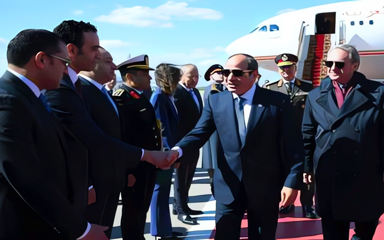 السيسي يصل إلى موسكو للمشاركة في القمة الروسية الإفريقية