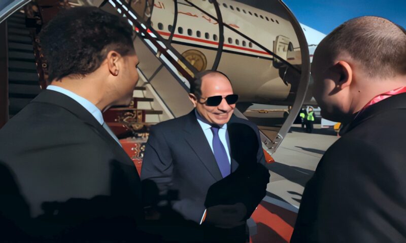 مشاهد وصول الرئيس المصري عبد الفتاح السيسي إلى موسكو لحضور قمة “روسيا – إفريقيا”
