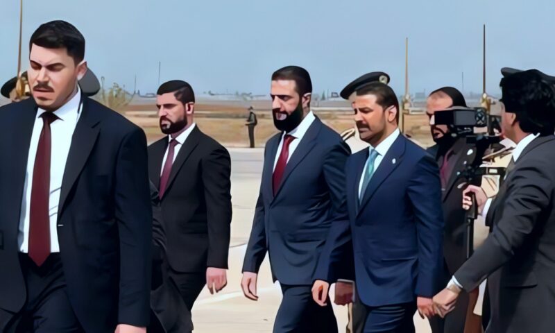 الشرع يستقبل الزيدي في مطار دمشق