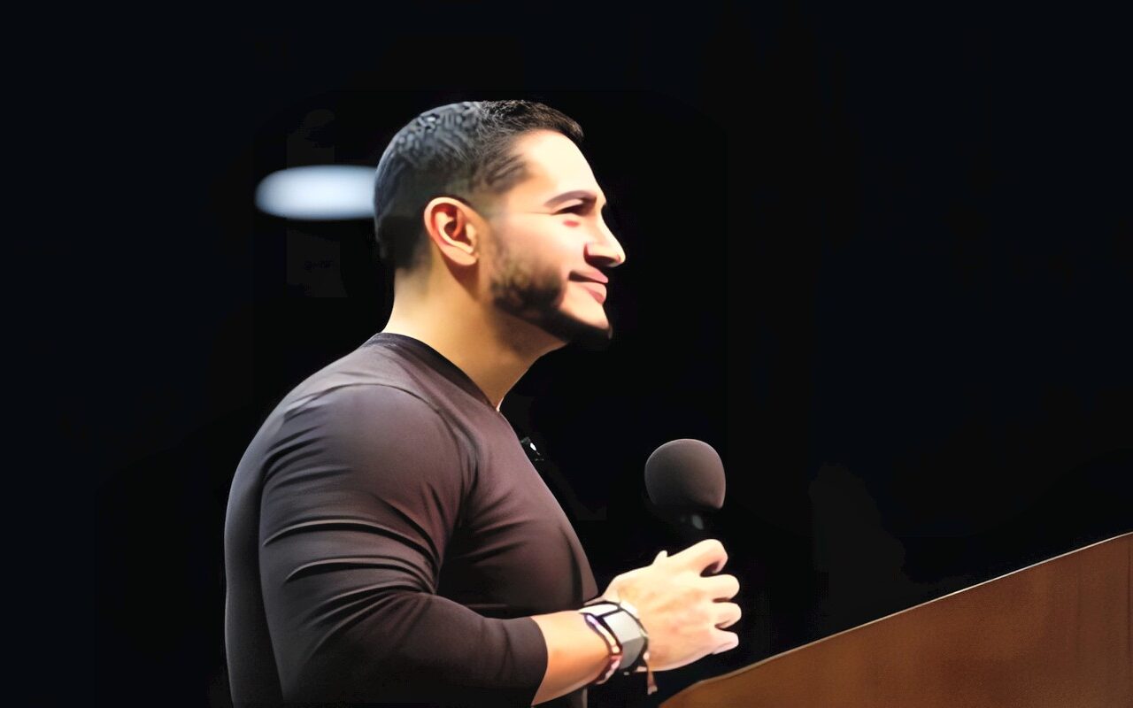السيد يصف ترامب بـ “الأحمق” ويتهمه بالافتقار إلى التفكير الاستراتيجي