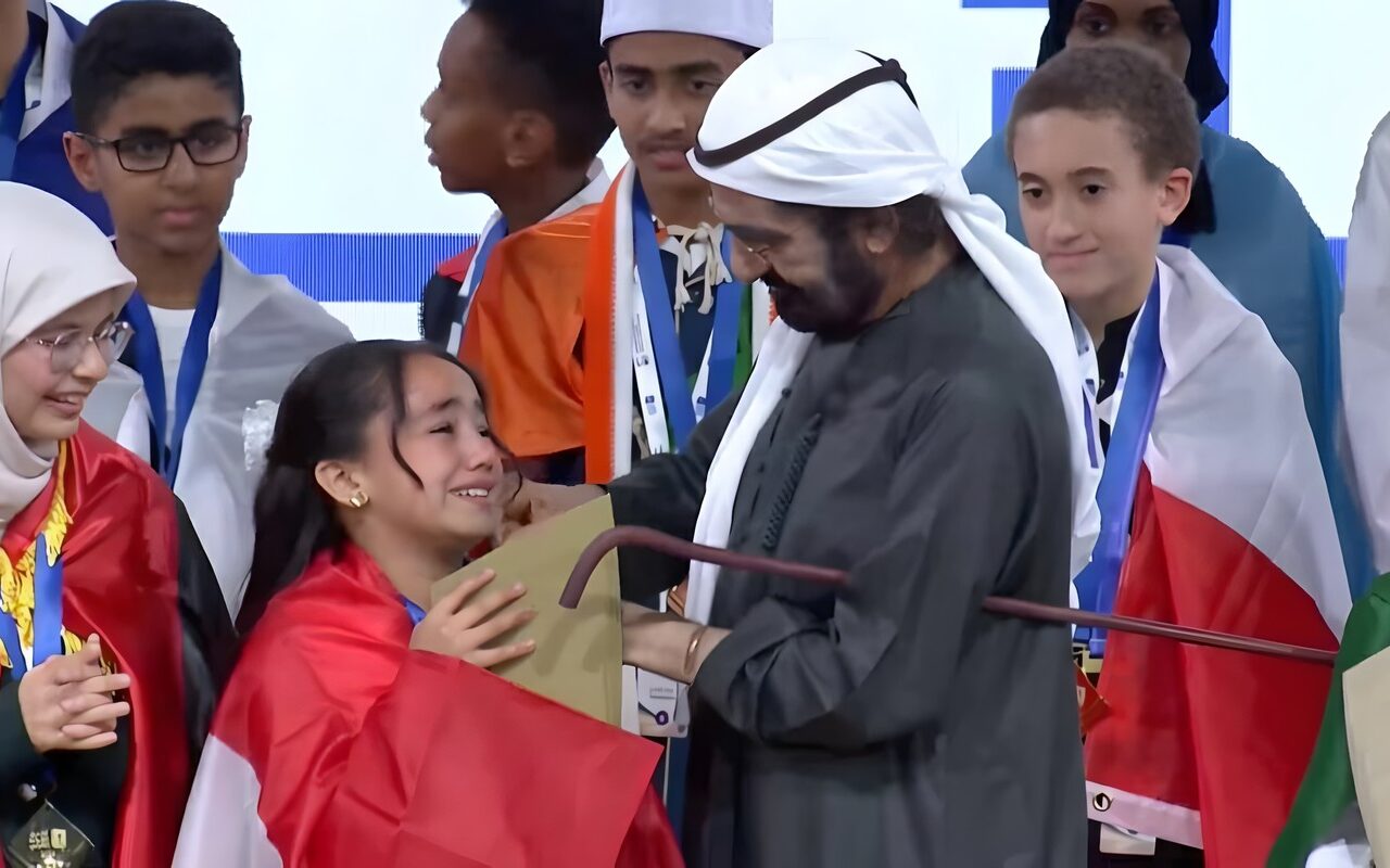 فرحة هيستيرية لطفلة مصرية أمام حاكم دبي بعد فوزها