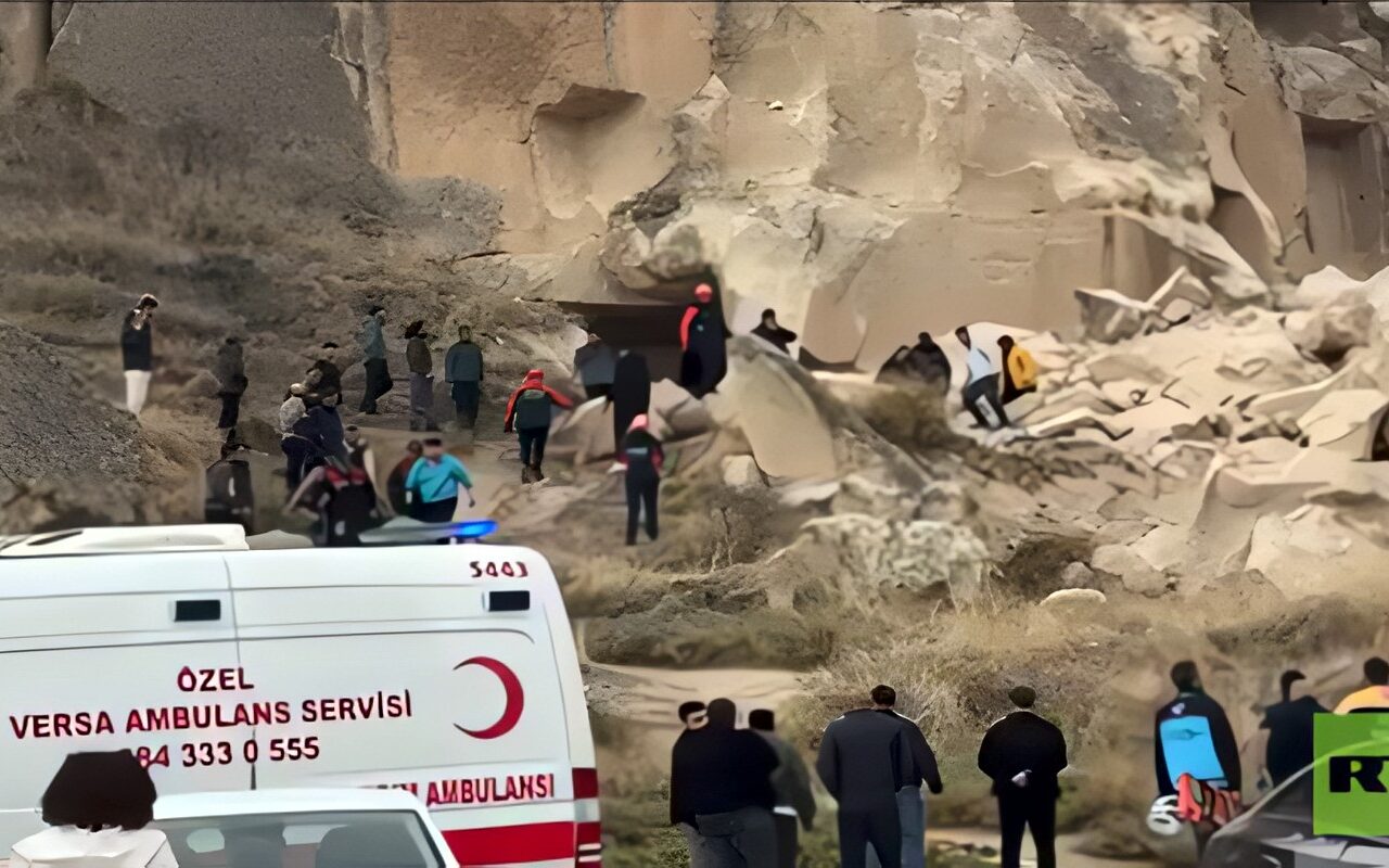 السلطات التركية: مقتل شخصين وإصابة آخرين جراء انهيار صخري في منطقة كابادوكيا السياحية (فيديو)