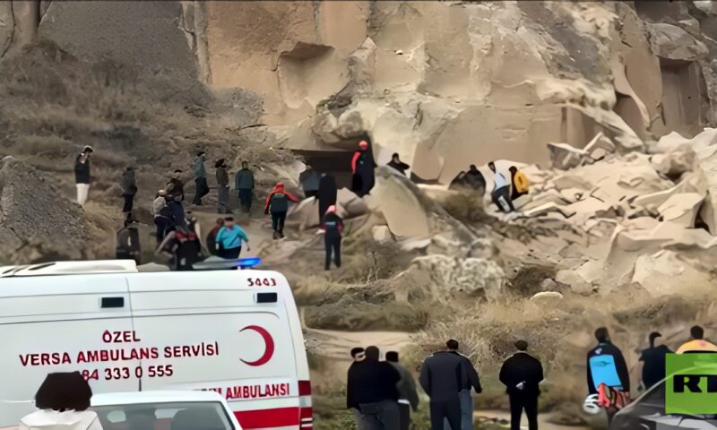 السلطات التركية: مقتل شخصين وإصابة آخرين جراء انهيار صخري في منطقة كابادوكيا السياحية (فيديو)