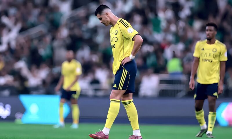 “أحمد عطيف يمكنه تسجيلها وهو مصاب بتمزق”.. أسطورة الهلال السعودي يقلل من قيمة “هاتريك” رونالدو