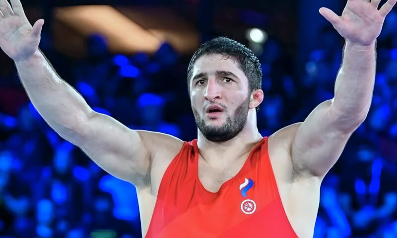 الروسي سادولايف يحرز برونزية بطولة العالم للمصارعة في أستانا