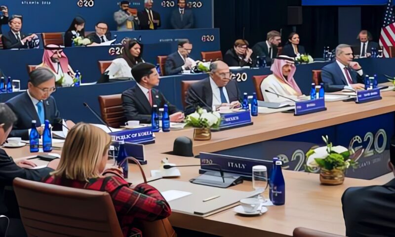 لافروف: على زيلينسكي القدوم إلى موسكو للقاء بوتين ونضمن سلامته