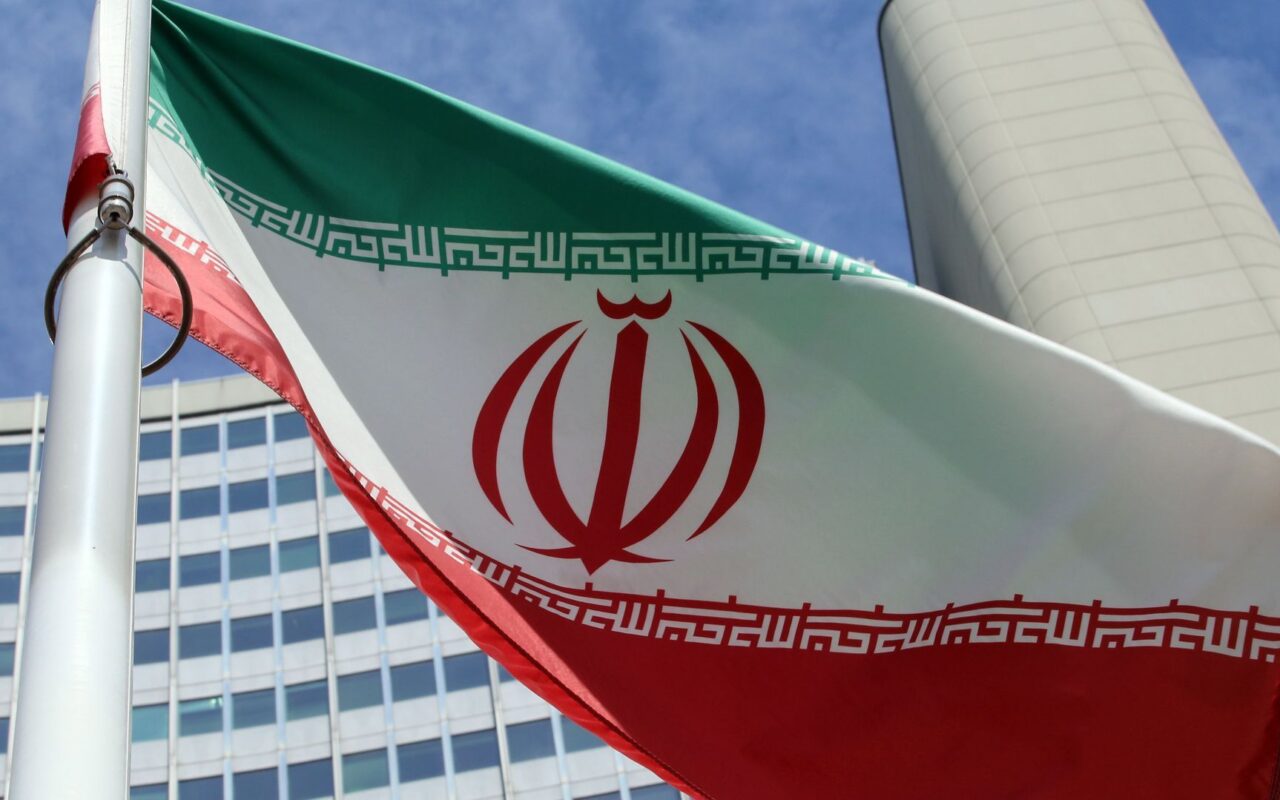 طهران تصعد ضد الإمارات بشأن أزمة الجزر الثلاث