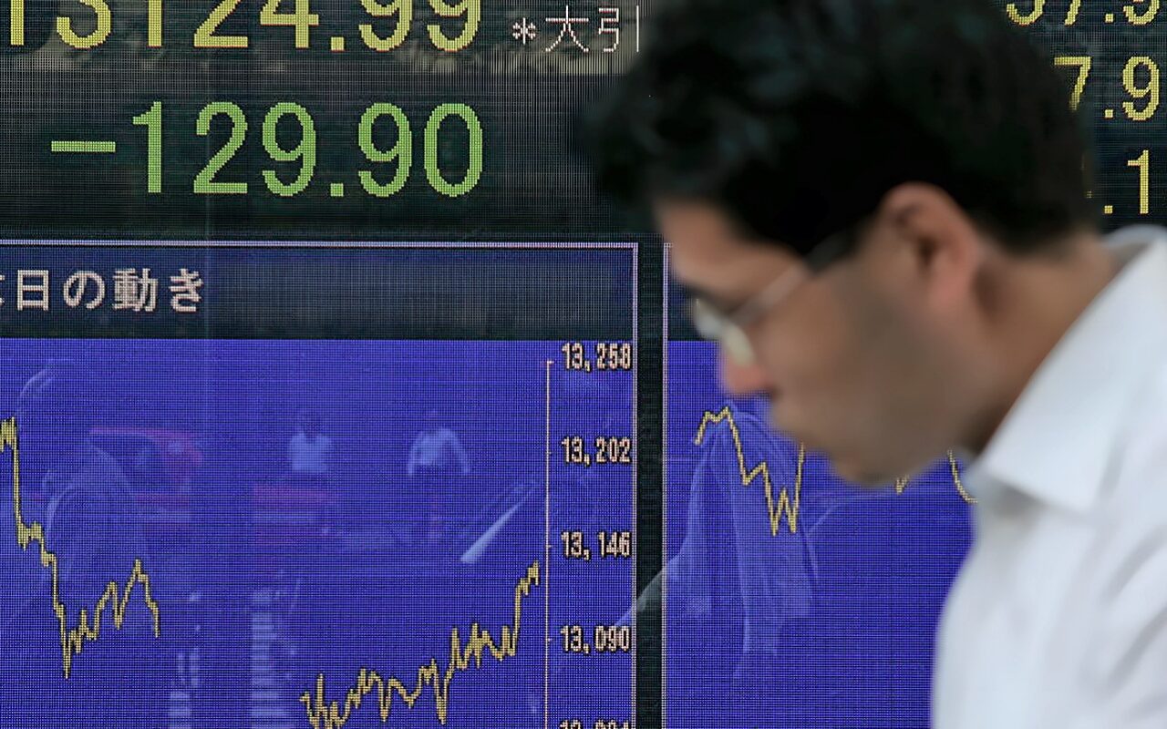 الأسهم اليابانية تتراجع مع اتجاه المستثمرين إلى جني الأرباح