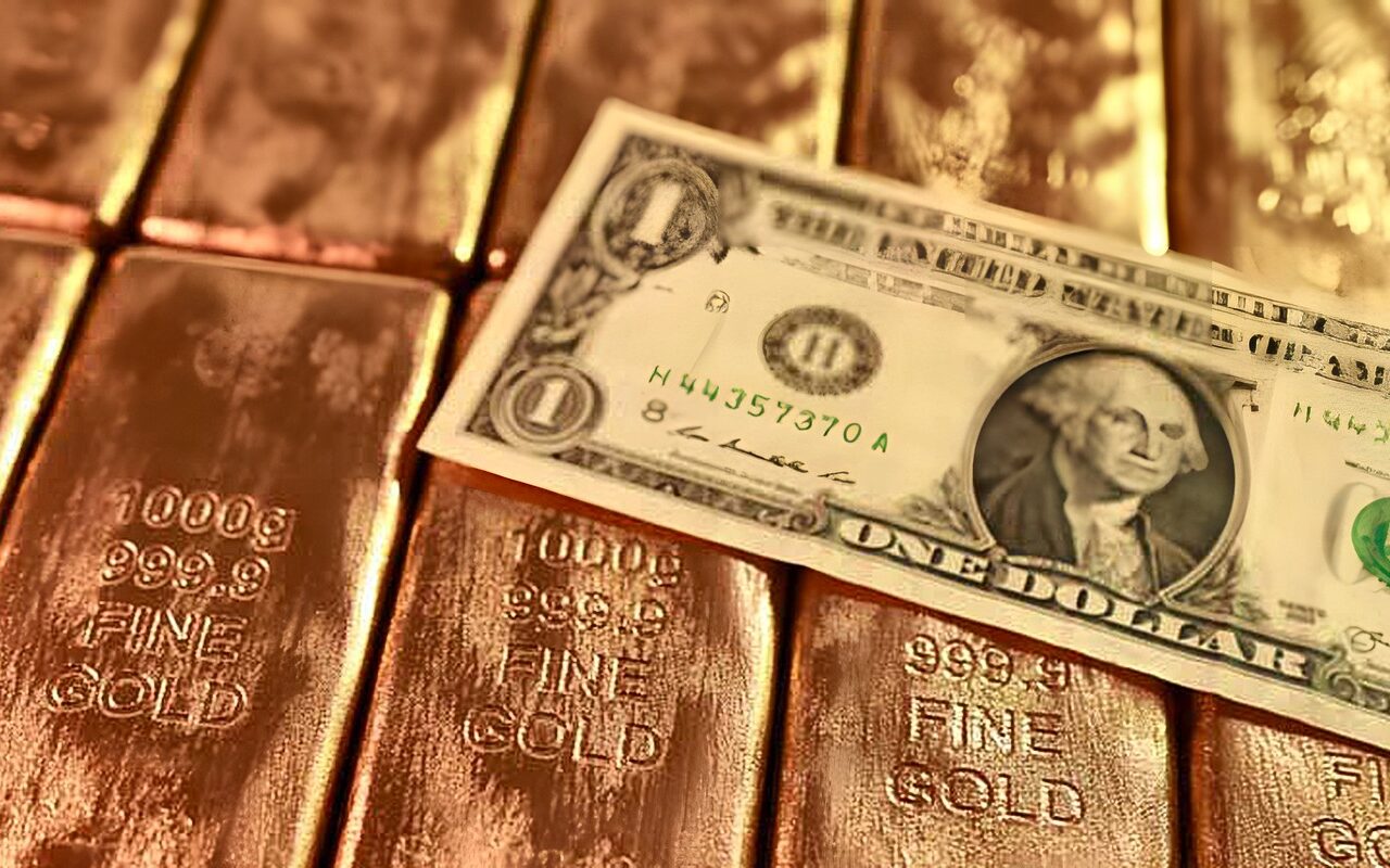 الذهب يصعد مع تراجع الدولار وترقب مؤشرات على مسار الفائدة الأمريكية