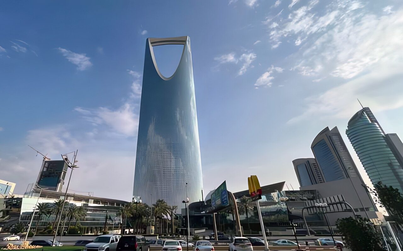 التحالف العسكري بقيادة السعودية يعلن اعتراض وتدمير مسيرة بمنطقة الرياض